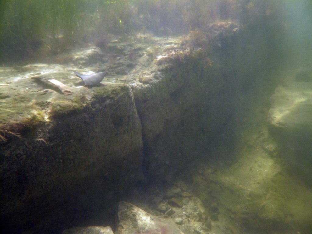 Подводная кладка из массивных каменных блоков.jpg